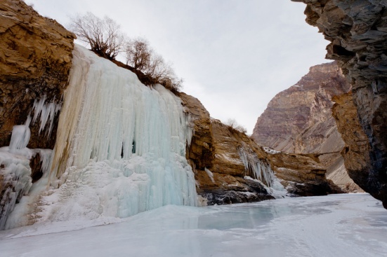 Zanksar river -chada-trek-frozen-waterfall